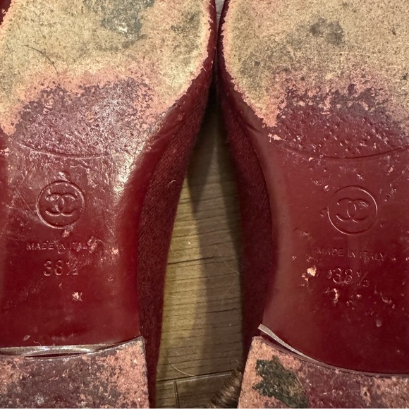 CHANEL Women's burgundy wool flats cap toe - Picture 8 of 12